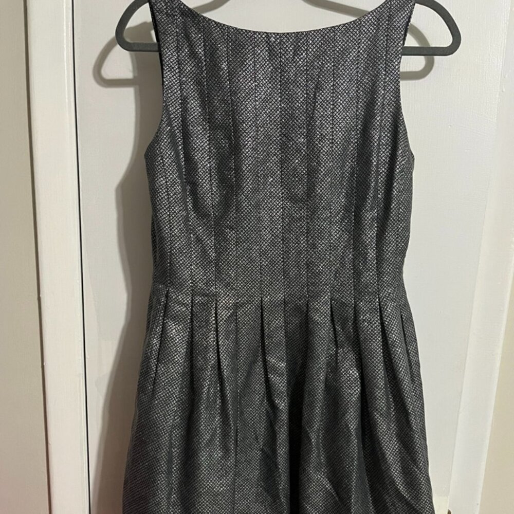MAGGY LONDON SLEEVELESS LINED SHIMMER DRESS SZ 10 GRAY